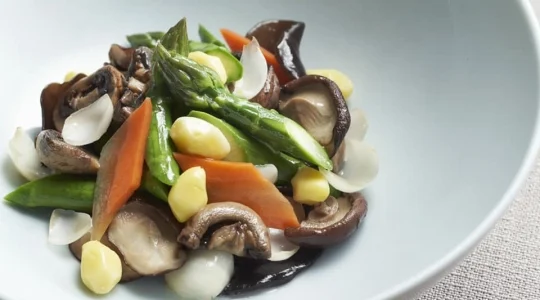 レッドハウス_アスパラガスとトリュフ香るマッシュルーム炒め